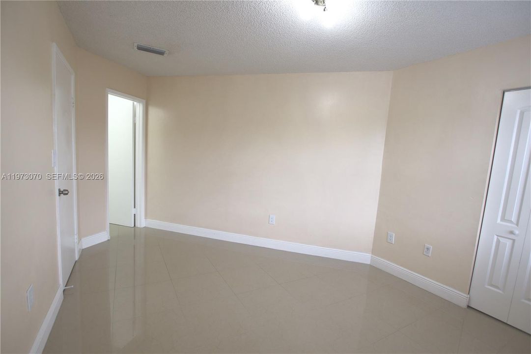 En Venta: $285,000 (2 camas, 2 baños, 800 Pies cuadrados)