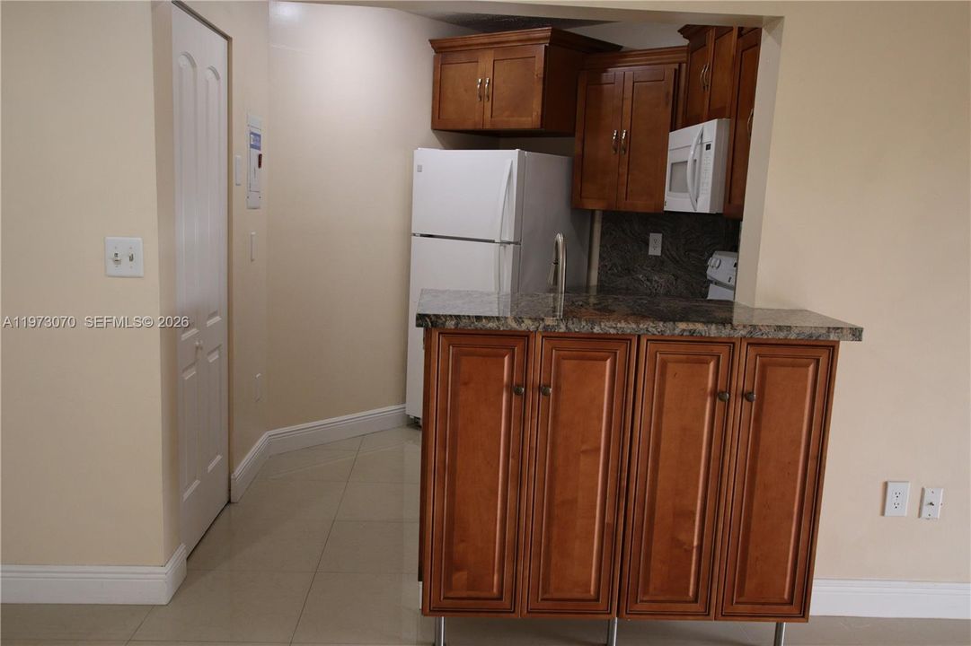En Venta: $285,000 (2 camas, 2 baños, 800 Pies cuadrados)