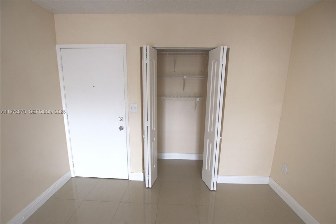 En Venta: $285,000 (2 camas, 2 baños, 800 Pies cuadrados)