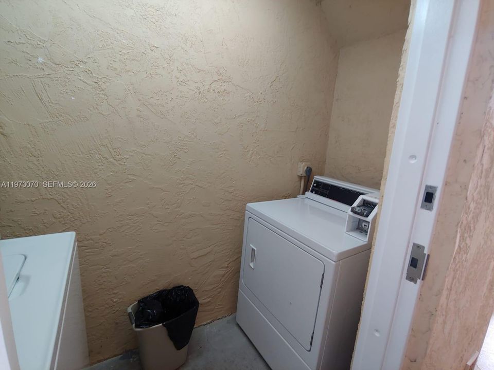 En Venta: $285,000 (2 camas, 2 baños, 800 Pies cuadrados)