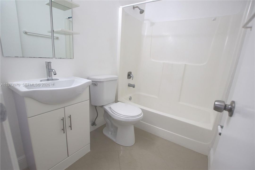 En Venta: $285,000 (2 camas, 2 baños, 800 Pies cuadrados)