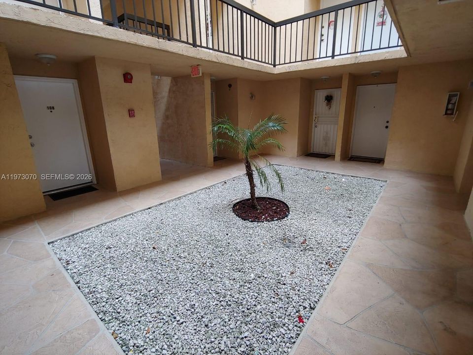 En Venta: $285,000 (2 camas, 2 baños, 800 Pies cuadrados)