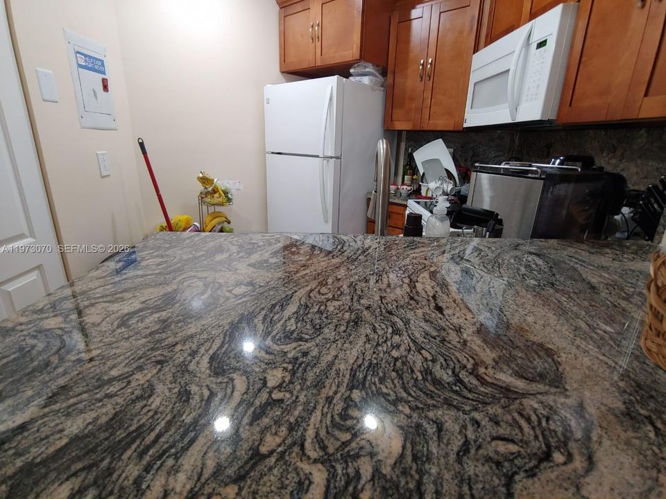En Venta: $285,000 (2 camas, 2 baños, 800 Pies cuadrados)