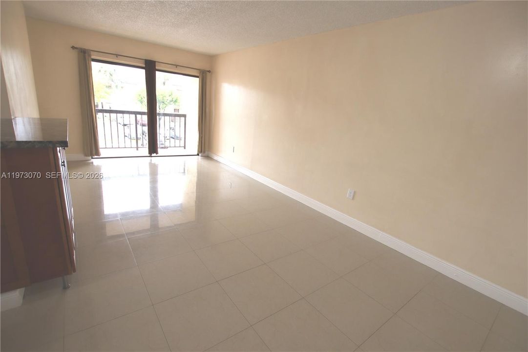En Venta: $285,000 (2 camas, 2 baños, 800 Pies cuadrados)