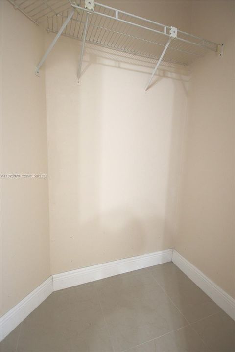 En Venta: $285,000 (2 camas, 2 baños, 800 Pies cuadrados)