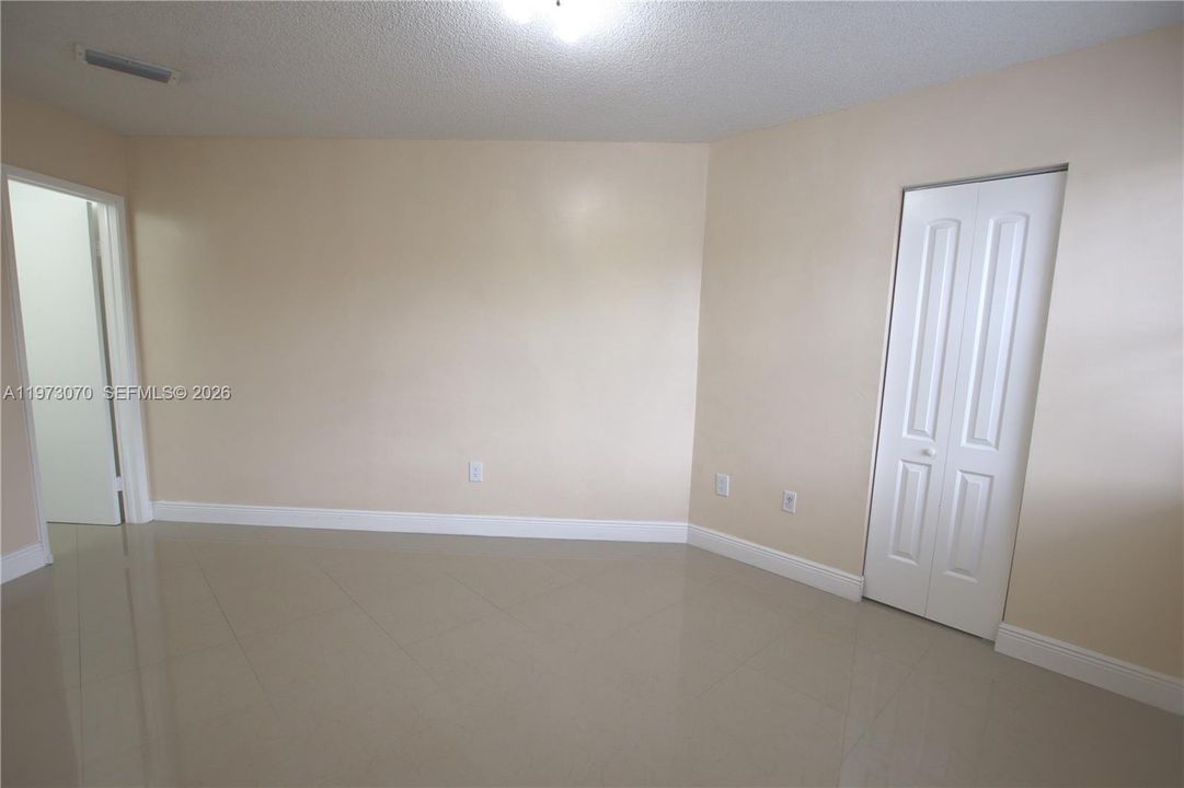 En Venta: $285,000 (2 camas, 2 baños, 800 Pies cuadrados)