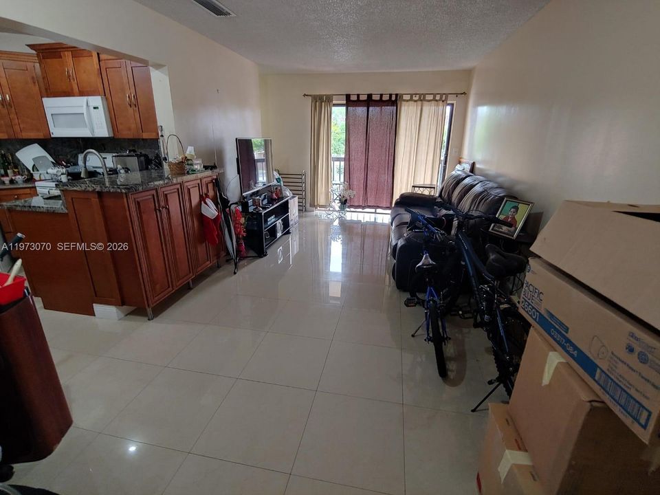 En Venta: $285,000 (2 camas, 2 baños, 800 Pies cuadrados)