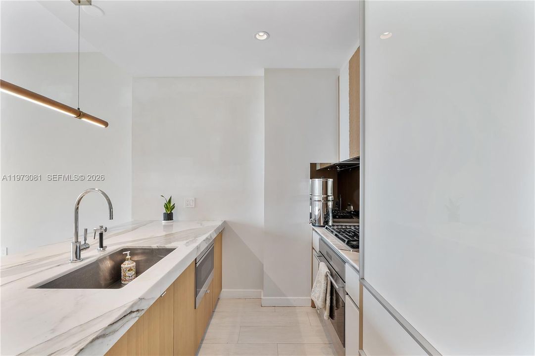 For Sale: $1,150,000 (1 beds, 1 baths, 695 Square Feet)