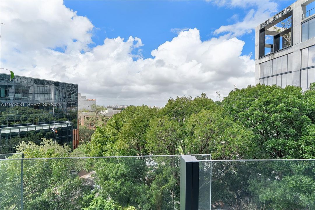 For Sale: $1,150,000 (1 beds, 1 baths, 695 Square Feet)