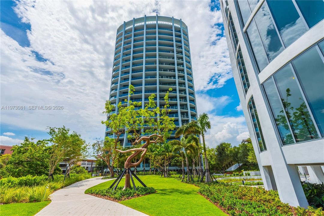 For Sale: $1,150,000 (1 beds, 1 baths, 695 Square Feet)