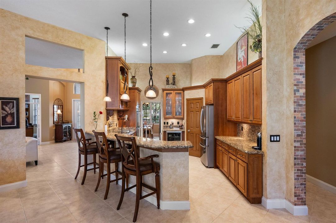 Kitchen W/ Breakfast Bar