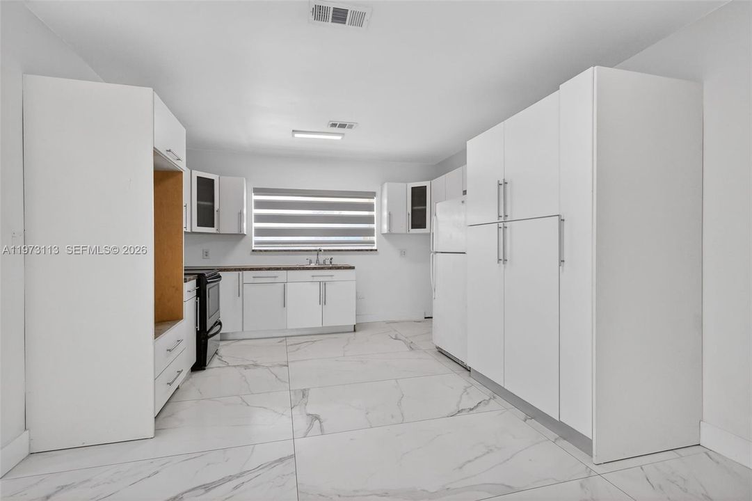 Недавно продано: $879,000 (3 спален, 2 ванн, 2470 Квадратных фут)