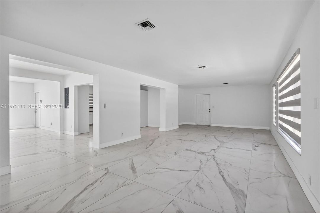 Недавно продано: $879,000 (3 спален, 2 ванн, 2470 Квадратных фут)