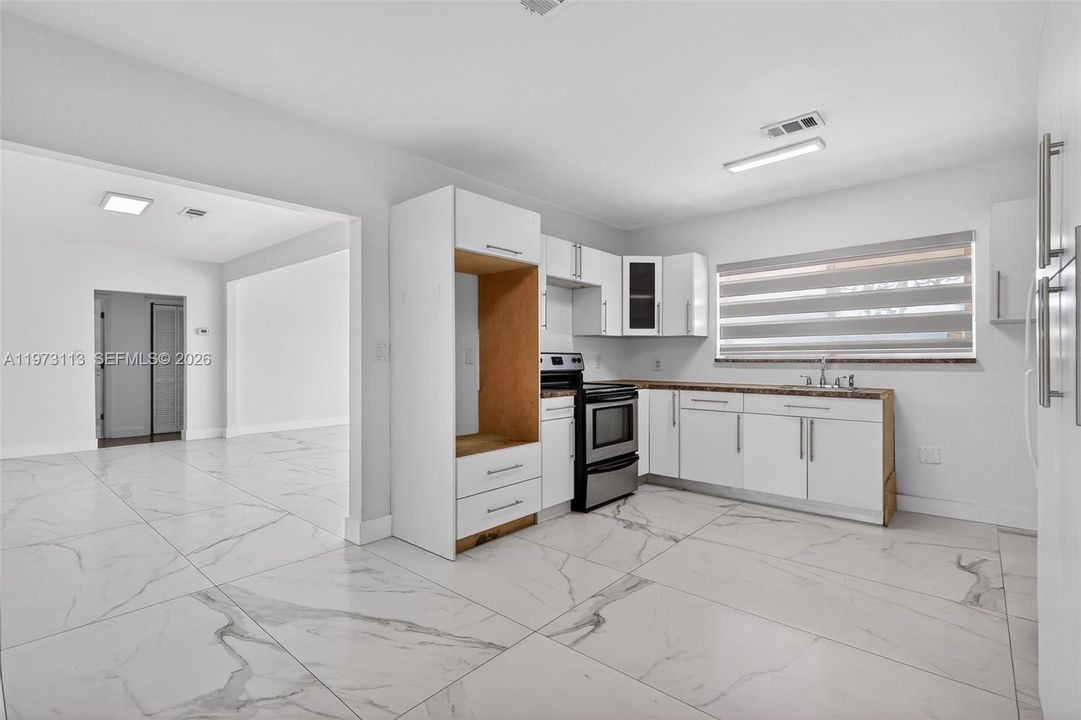 Недавно продано: $879,000 (3 спален, 2 ванн, 2470 Квадратных фут)