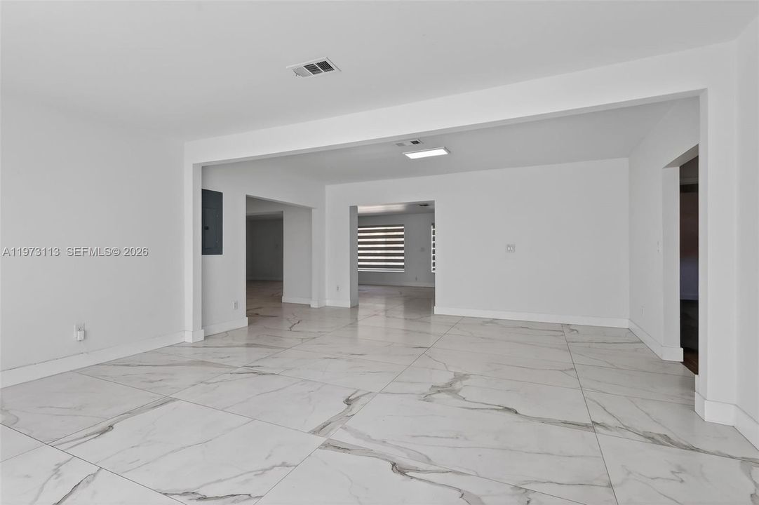 Недавно продано: $879,000 (3 спален, 2 ванн, 2470 Квадратных фут)