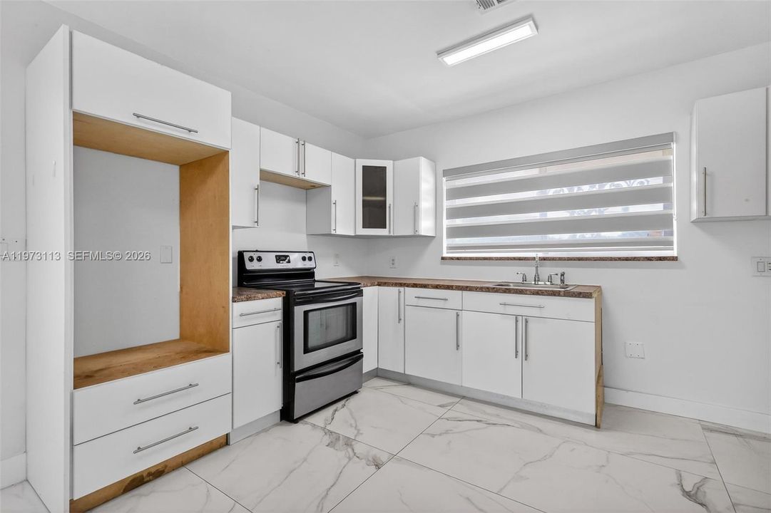 Недавно продано: $879,000 (3 спален, 2 ванн, 2470 Квадратных фут)