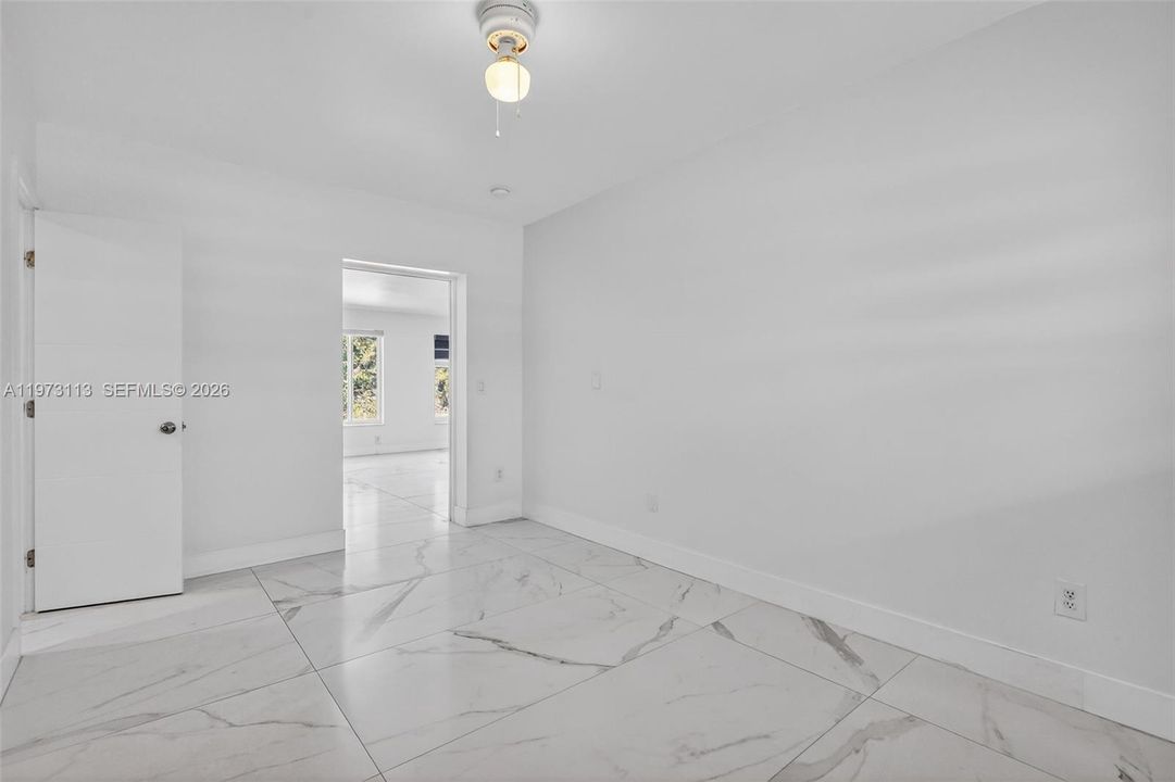 Недавно продано: $879,000 (3 спален, 2 ванн, 2470 Квадратных фут)