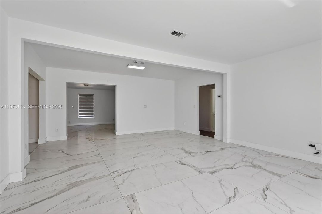 Недавно продано: $879,000 (3 спален, 2 ванн, 2470 Квадратных фут)