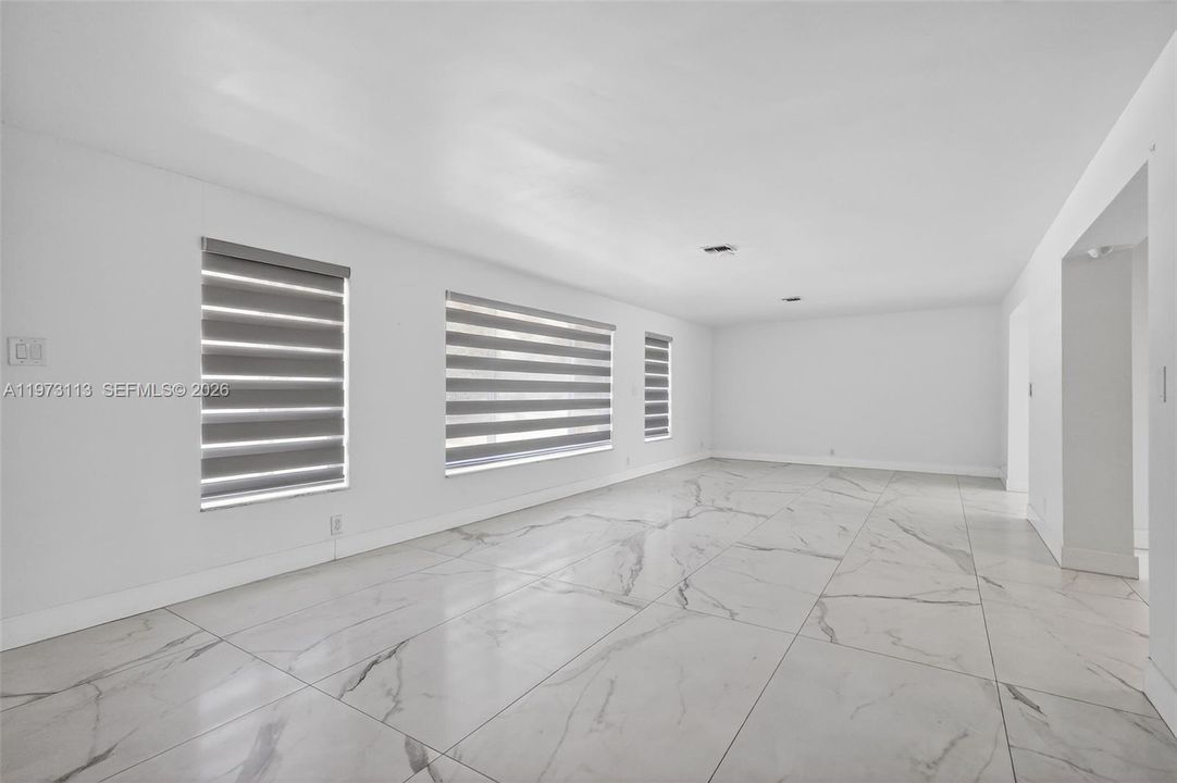 Недавно продано: $879,000 (3 спален, 2 ванн, 2470 Квадратных фут)