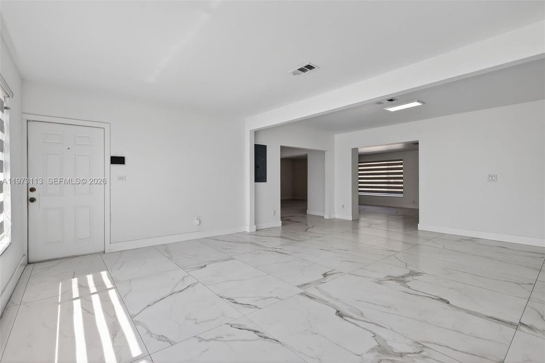 Недавно продано: $879,000 (3 спален, 2 ванн, 2470 Квадратных фут)