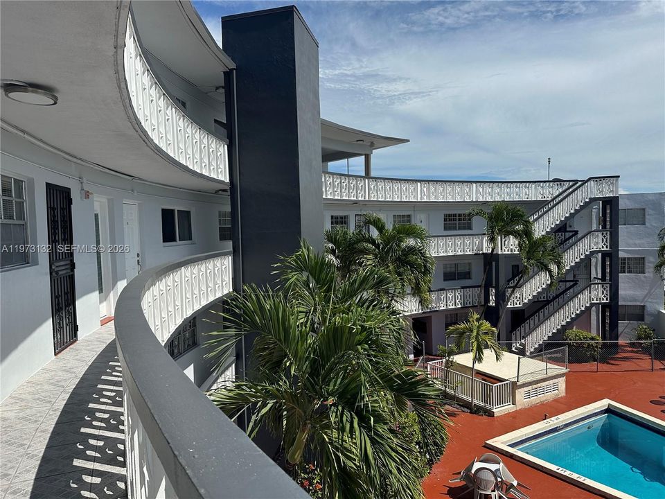 Под контрактом: $199,000 (1 спален, 1 ванн, 531 Квадратных фут)