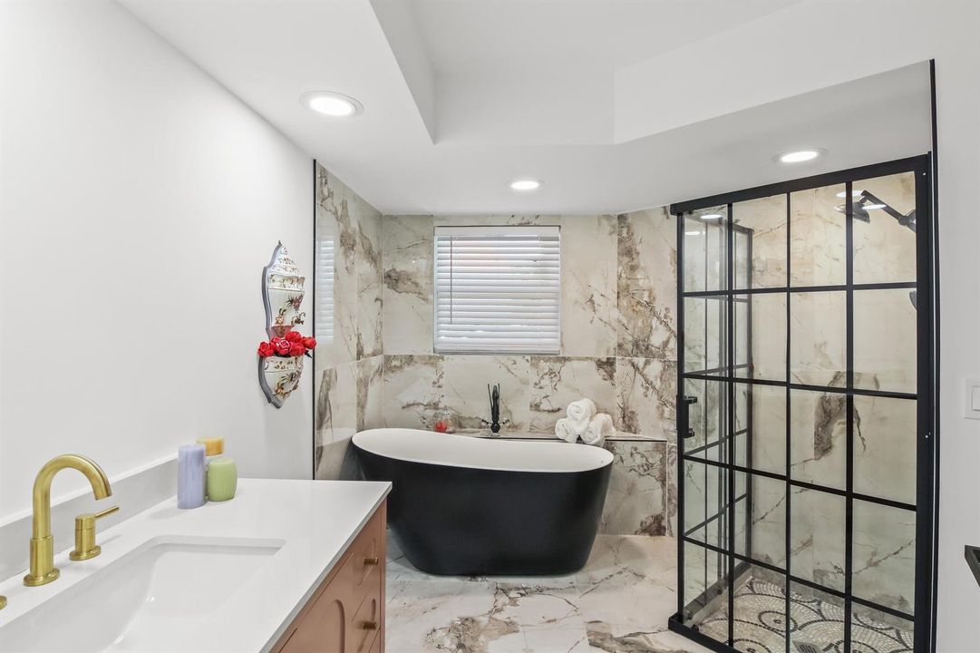 master.bath.tub