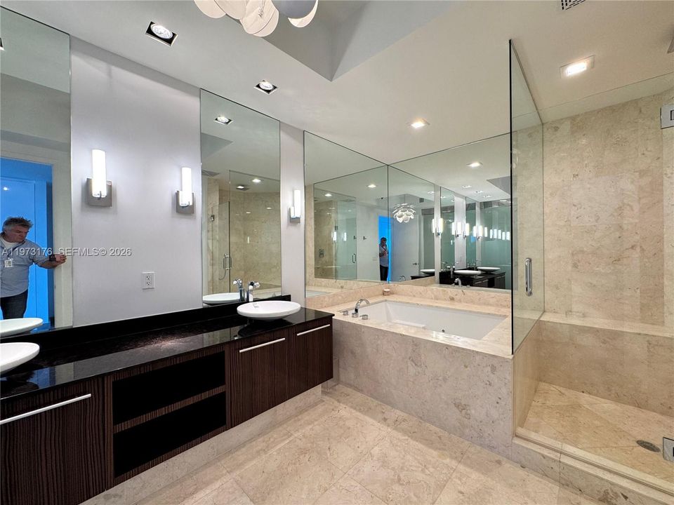 For Sale: $2,695,000 (3 beds, 3 baths, 3395 Square Feet)