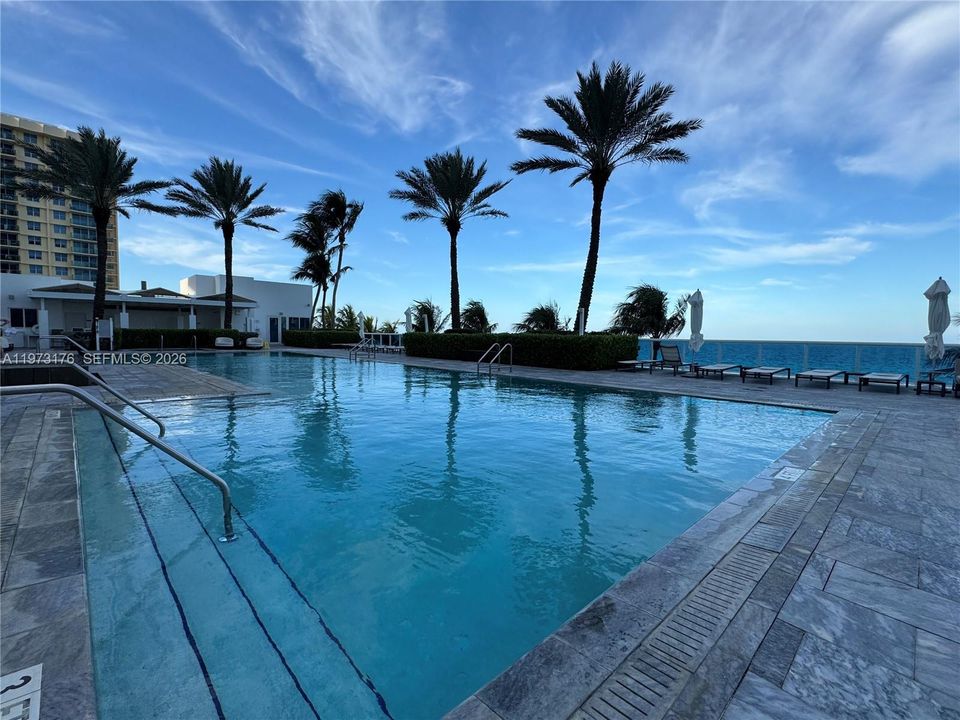 For Sale: $2,695,000 (3 beds, 3 baths, 3395 Square Feet)