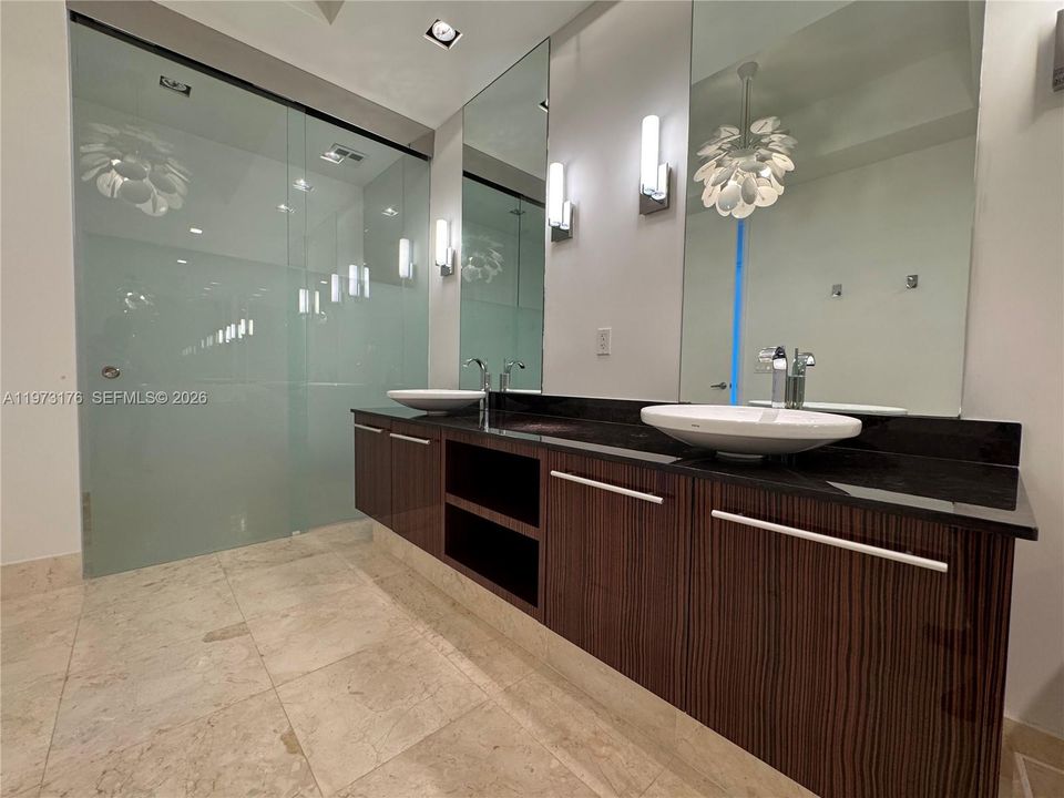 For Sale: $2,695,000 (3 beds, 3 baths, 3395 Square Feet)