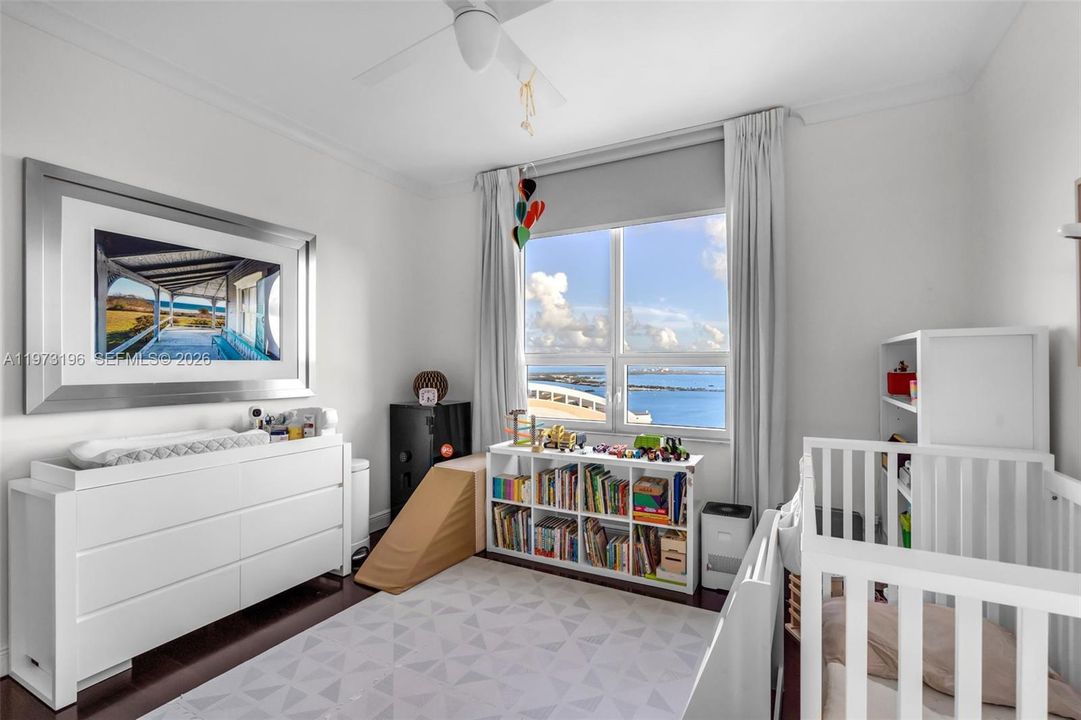 На продажу: $3,900,000 (3 спален, 2 ванн, 2353 Квадратных фут)