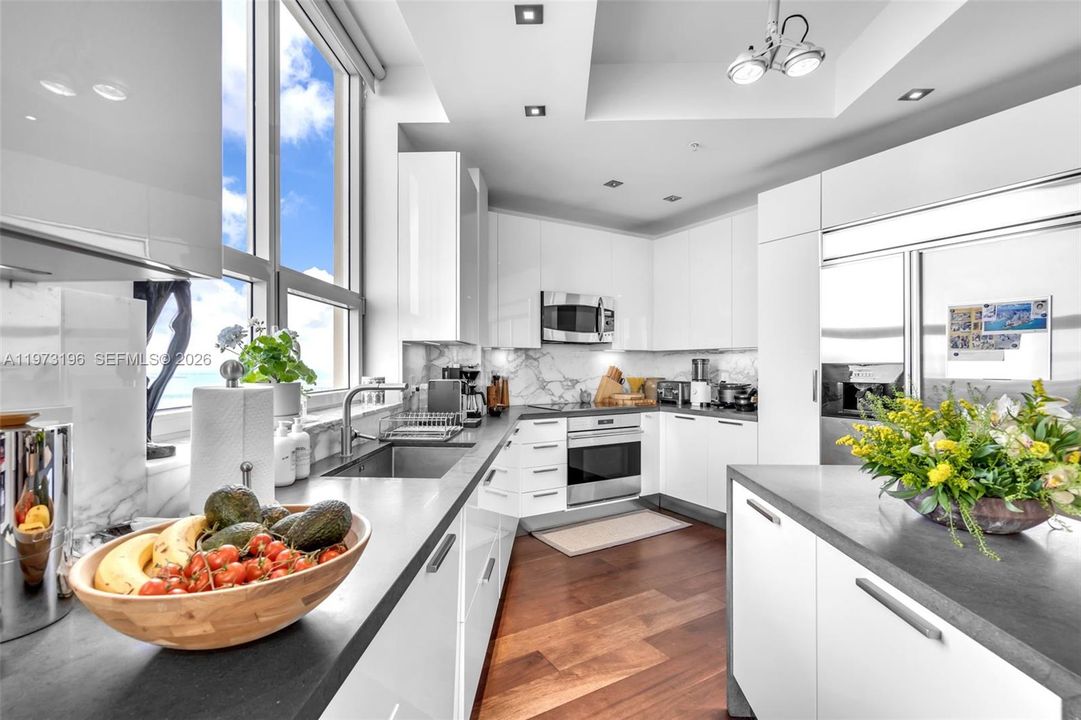 На продажу: $3,900,000 (3 спален, 2 ванн, 2353 Квадратных фут)