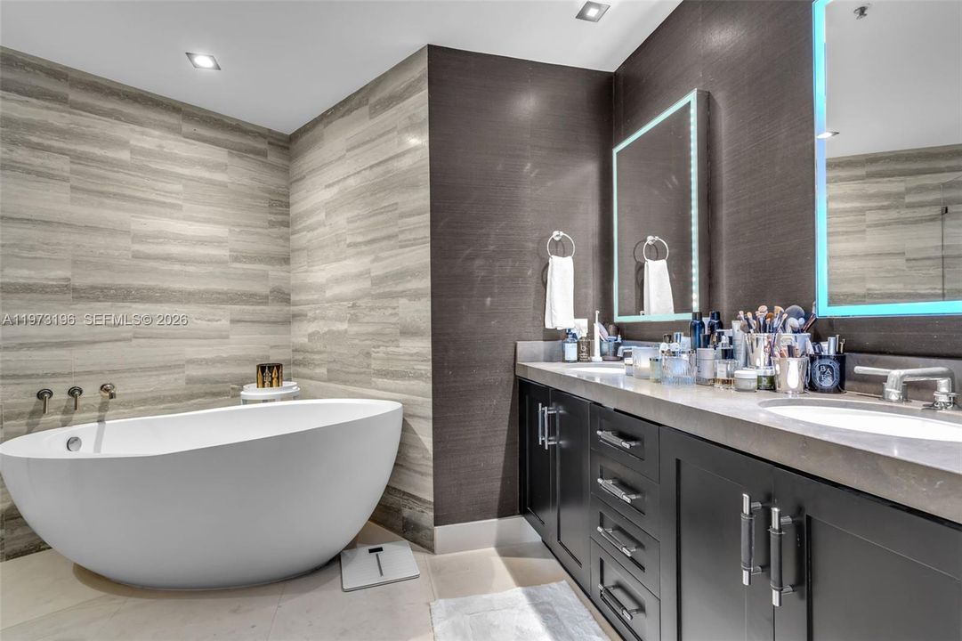 На продажу: $3,900,000 (3 спален, 2 ванн, 2353 Квадратных фут)