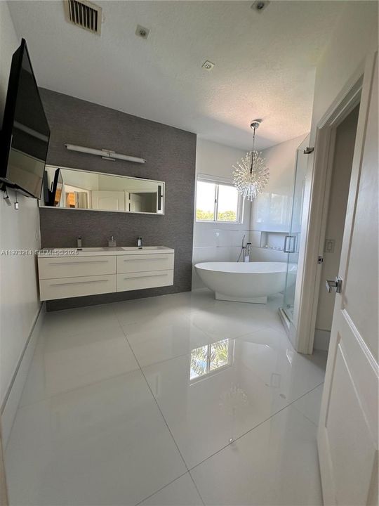 Active With Contract: $1,350,000 (4 beds, 3 baths, 2401 Square Feet)