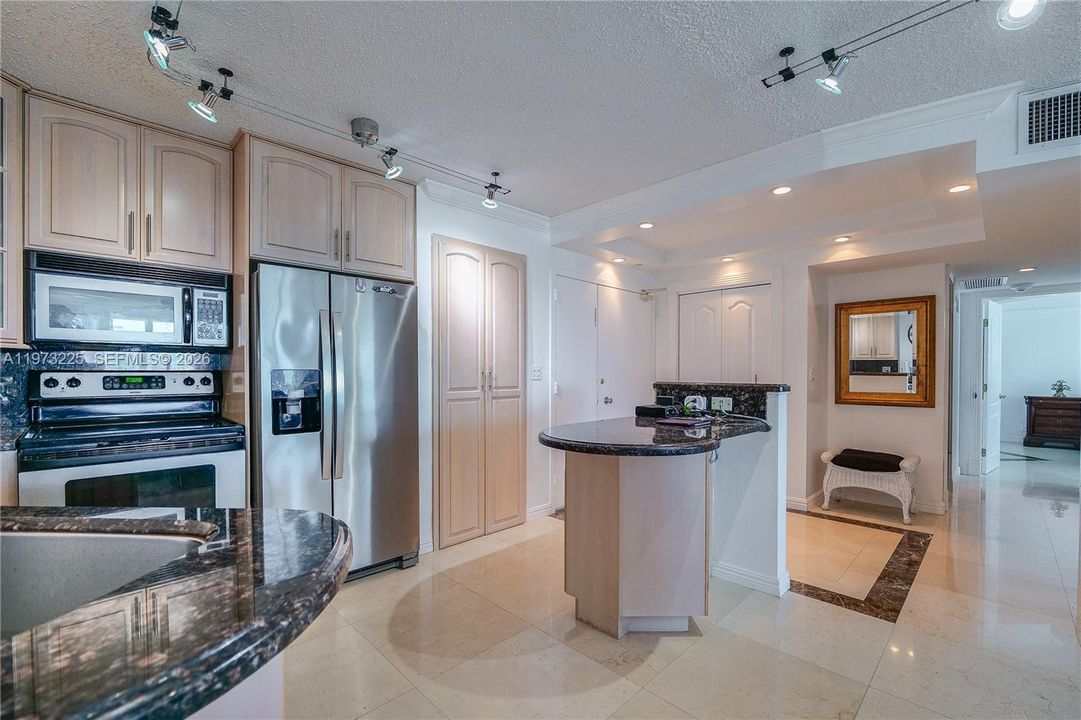 На продажу: $875,000 (2 спален, 2 ванн, 1250 Квадратных фут)