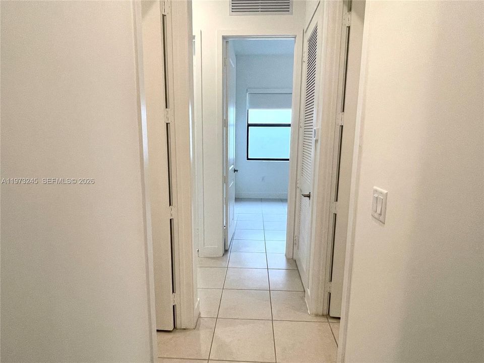 Activo con contrato: $4,500 (3 camas, 3 baños, 2047 Pies cuadrados)