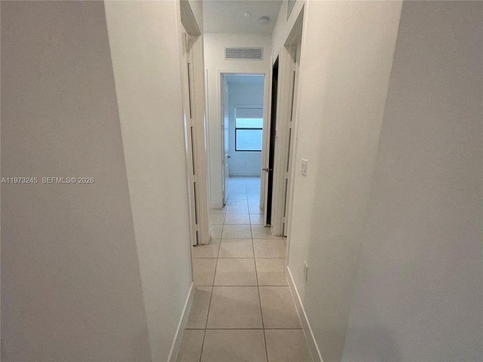 Activo con contrato: $4,500 (3 camas, 3 baños, 2047 Pies cuadrados)