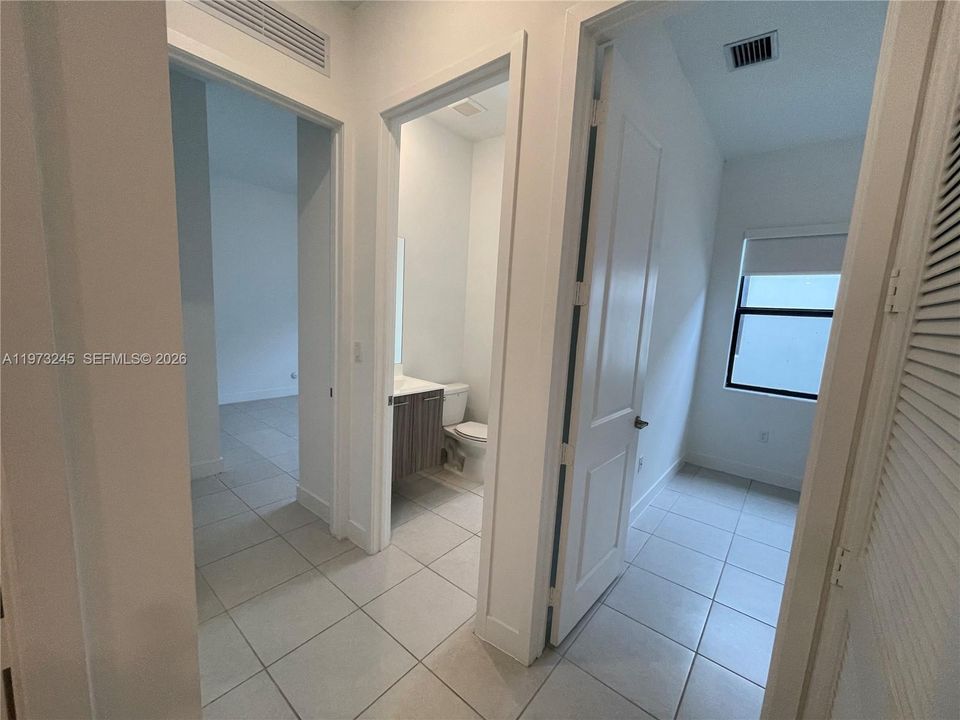 Activo con contrato: $4,500 (3 camas, 3 baños, 2047 Pies cuadrados)