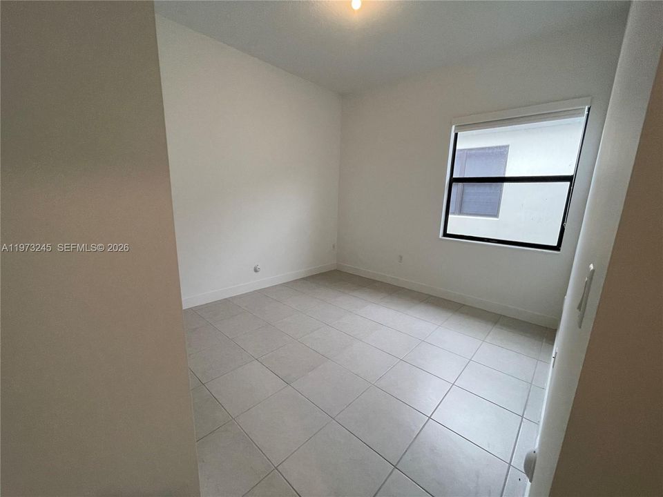 Activo con contrato: $4,500 (3 camas, 3 baños, 2047 Pies cuadrados)