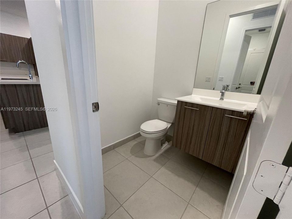 Activo con contrato: $4,500 (3 camas, 3 baños, 2047 Pies cuadrados)