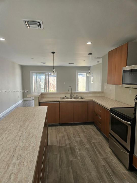 En Venta: $354,900 (3 camas, 1 baños, 1152 Pies cuadrados)