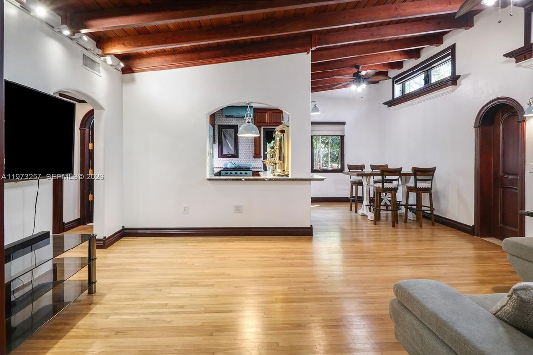For Sale: $805,000 (3 beds, 2 baths, 1578 Square Feet)