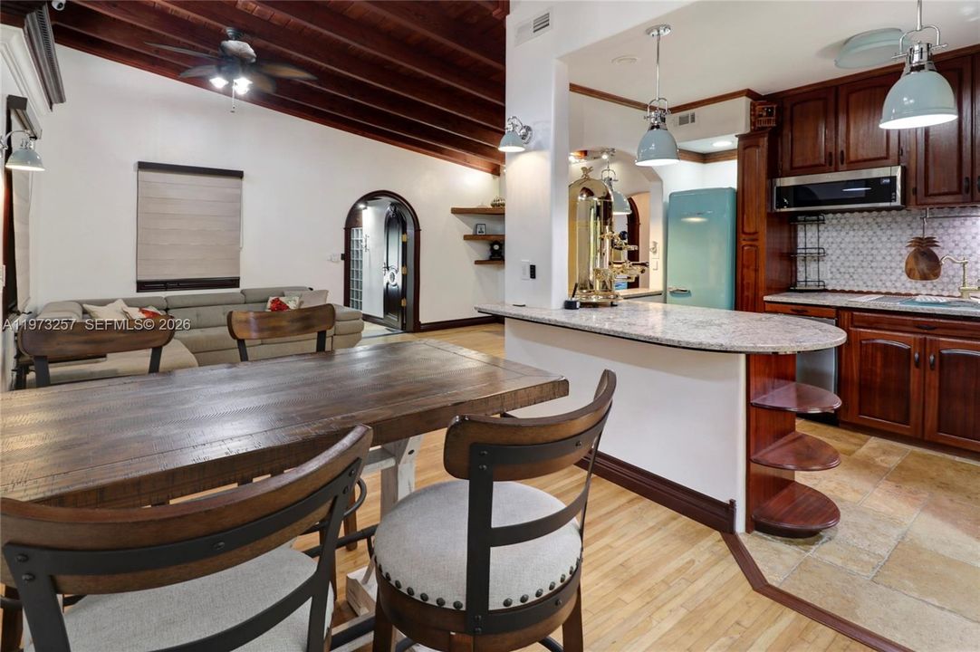 For Sale: $805,000 (3 beds, 2 baths, 1578 Square Feet)
