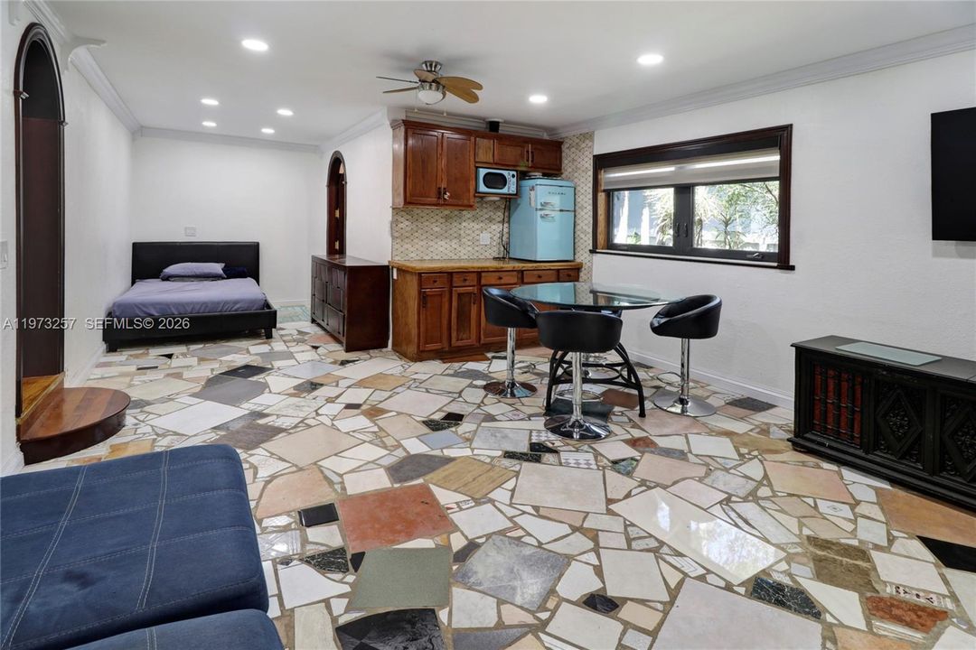 For Sale: $805,000 (3 beds, 2 baths, 1578 Square Feet)