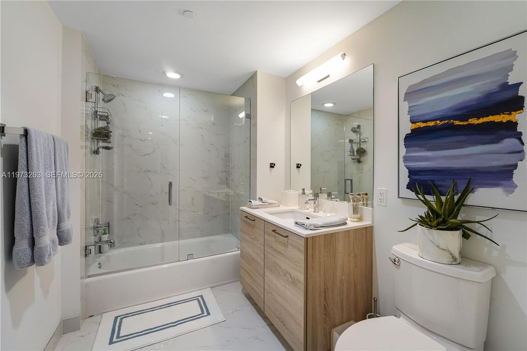 For Sale: $495,000 (1 beds, 2 baths, 937 Square Feet)