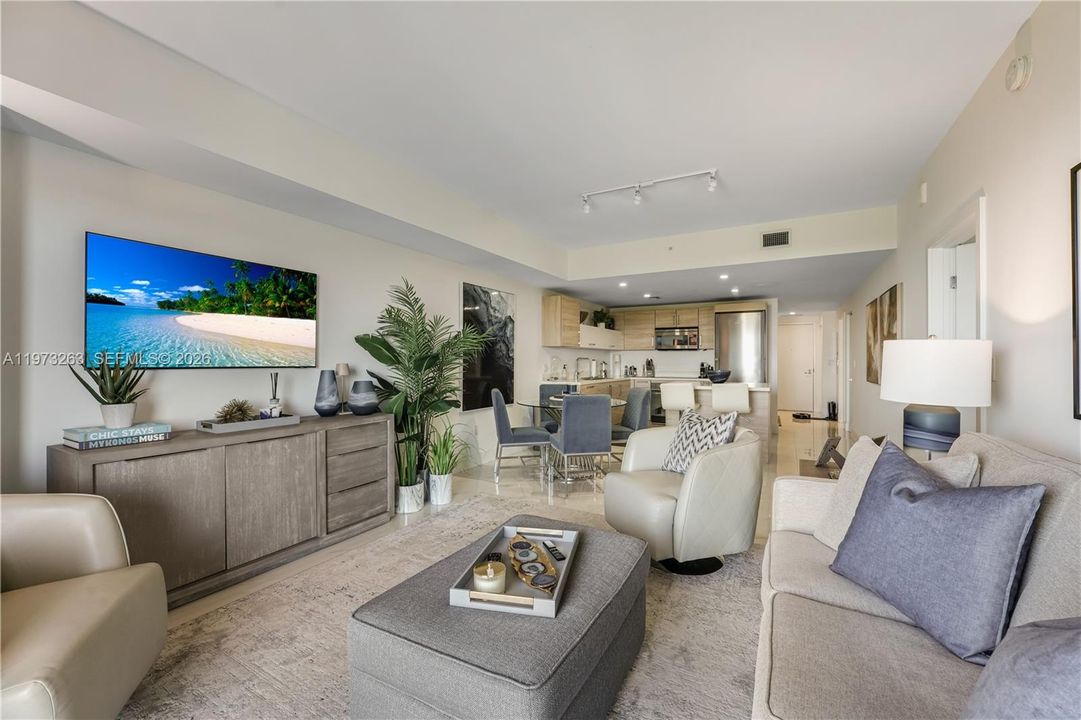 For Sale: $495,000 (1 beds, 2 baths, 937 Square Feet)