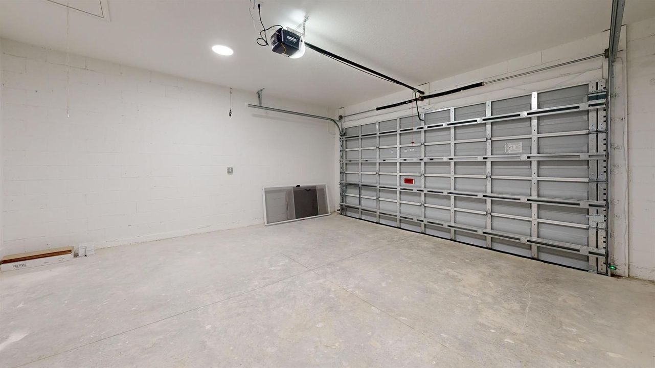 8050-97th-Ct-Vero-Beach-FL-32967-Garage