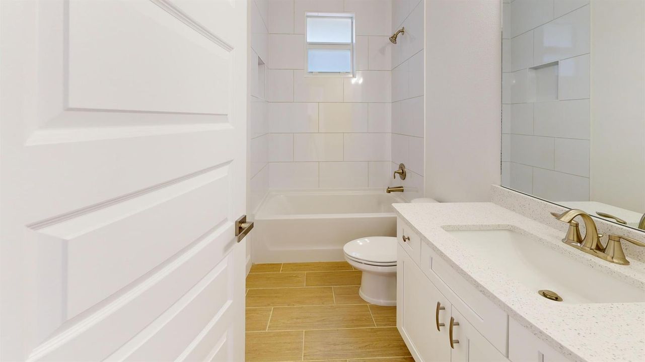 8050-97th-Ct-Vero-Beach-FL-32967-Bathroo