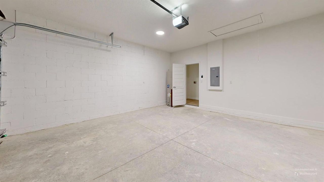 8050-97th-Ct-Vero-Beach-FL-32967-Garage-