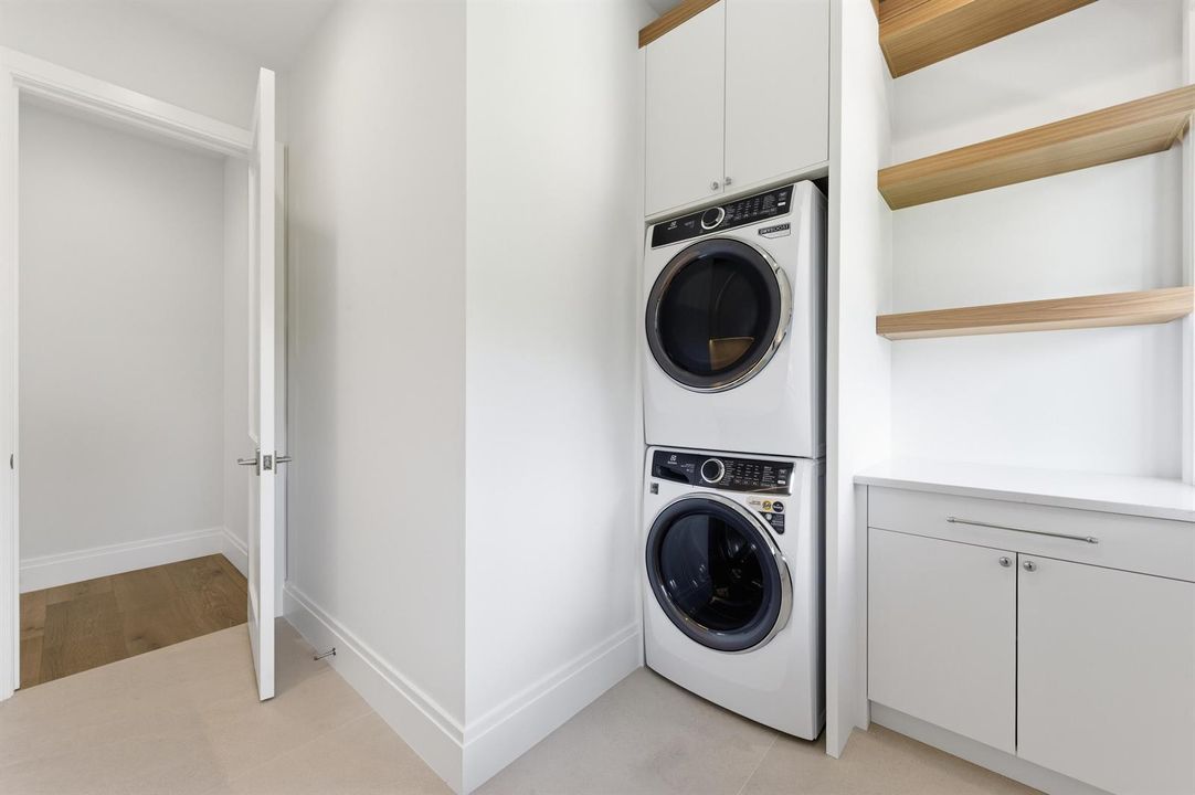 LAUNDRY ROOM - 2ND FLOOR