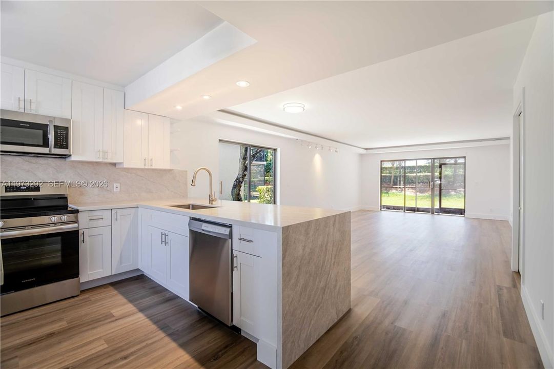 Active With Contract: $2,750 (2 beds, 2 baths, 0 Square Feet)